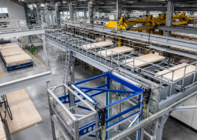 Förderanlage für automatisierten Materialfluss im Fertighausbau