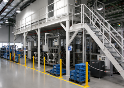 Bühne für Schaltschränke in Produktionsanlage